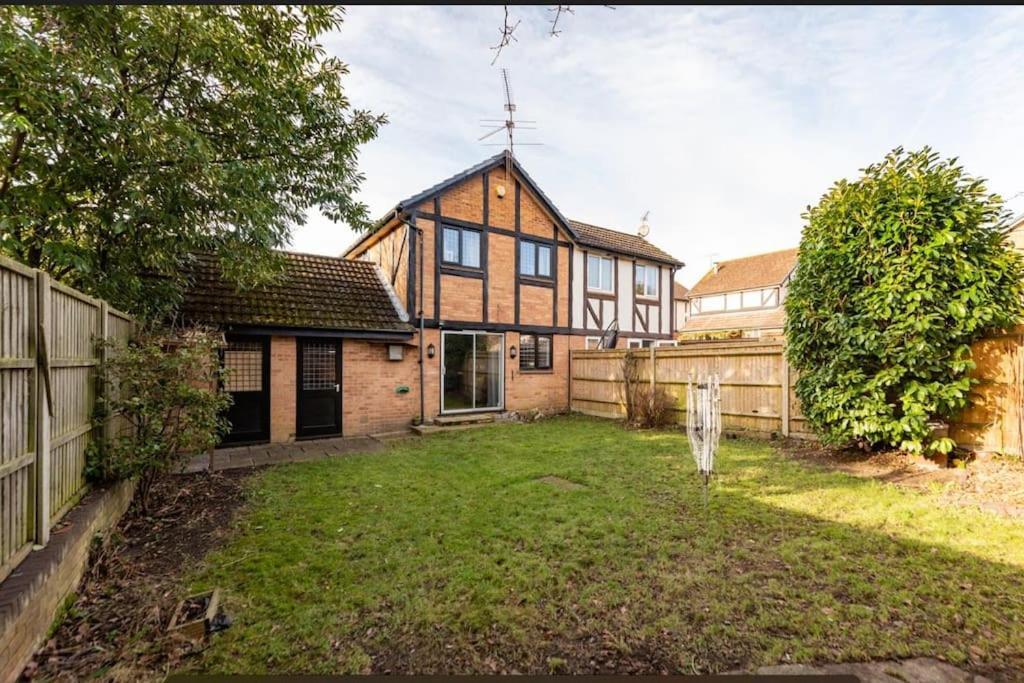 Ratby House - Spacious 3 Bed With Garden & Parking Earley Buitenkant foto