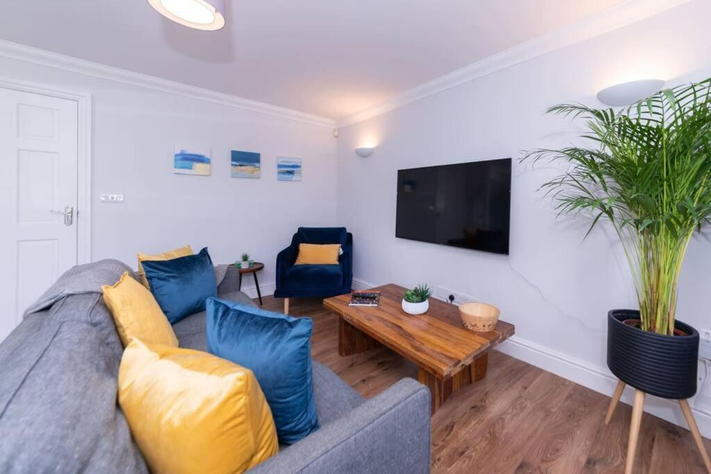 Ratby House - Spacious 3 Bed With Garden & Parking Earley Buitenkant foto