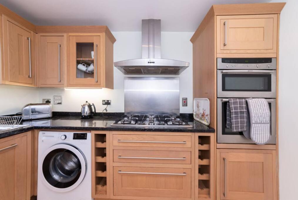 Ratby House - Spacious 3 Bed With Garden & Parking Earley Buitenkant foto