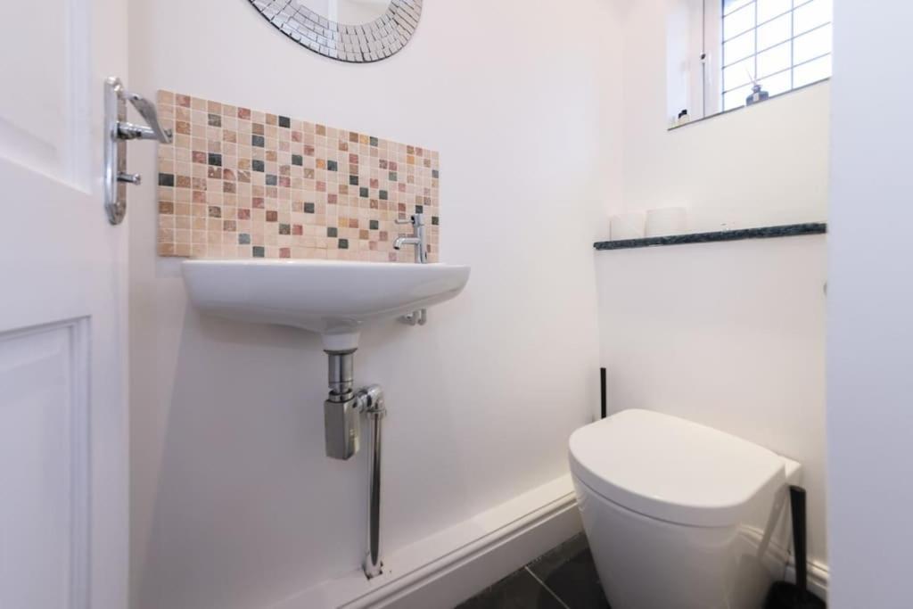 Ratby House - Spacious 3 Bed With Garden & Parking Earley Buitenkant foto